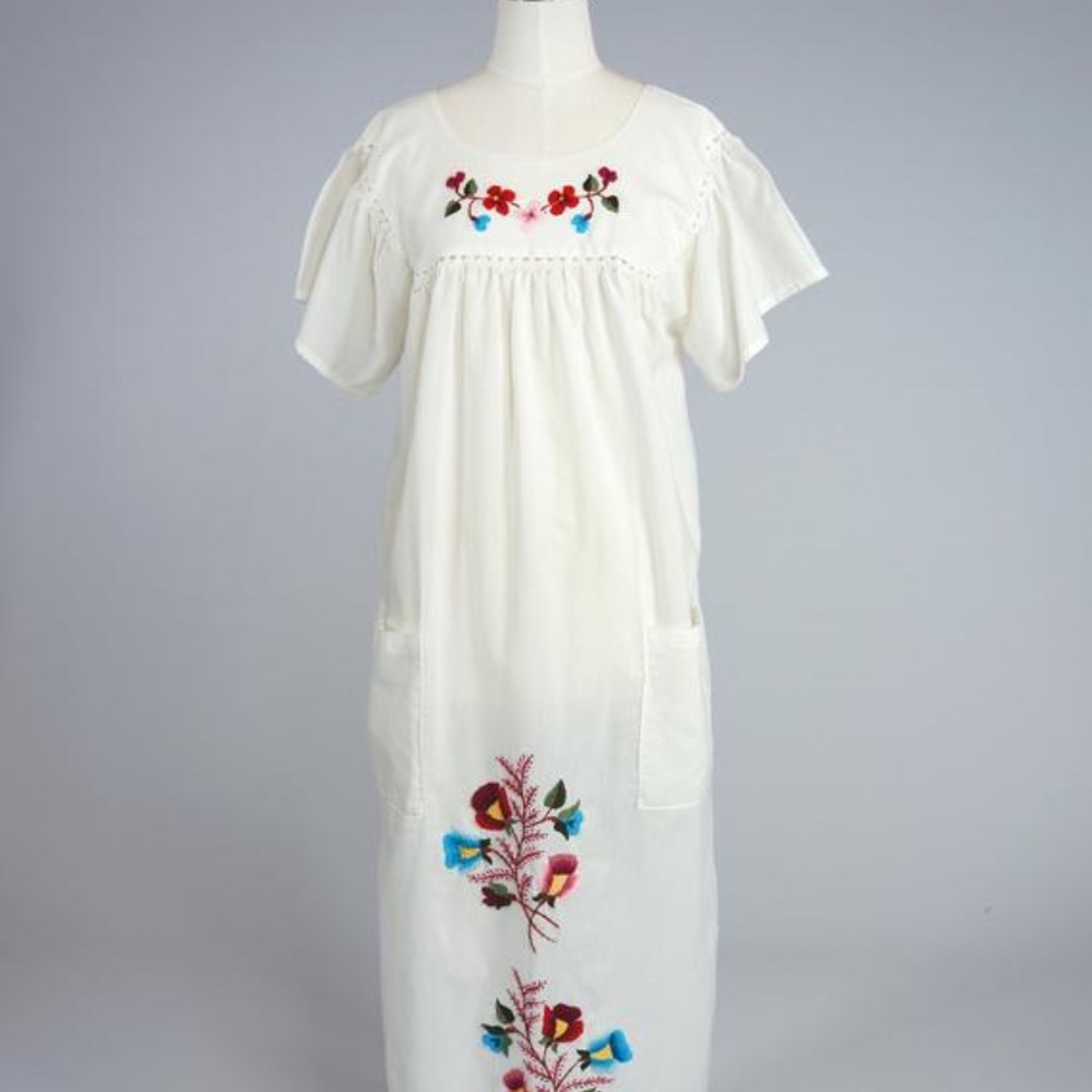 VINTAGE White Mexican / Ecuador Dress Embroidered